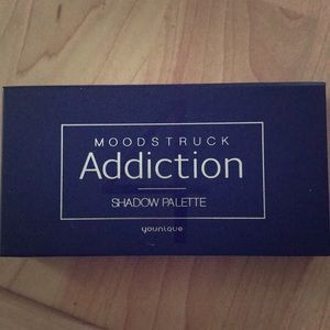 Younique Moodstruck eyeshadow palette 4